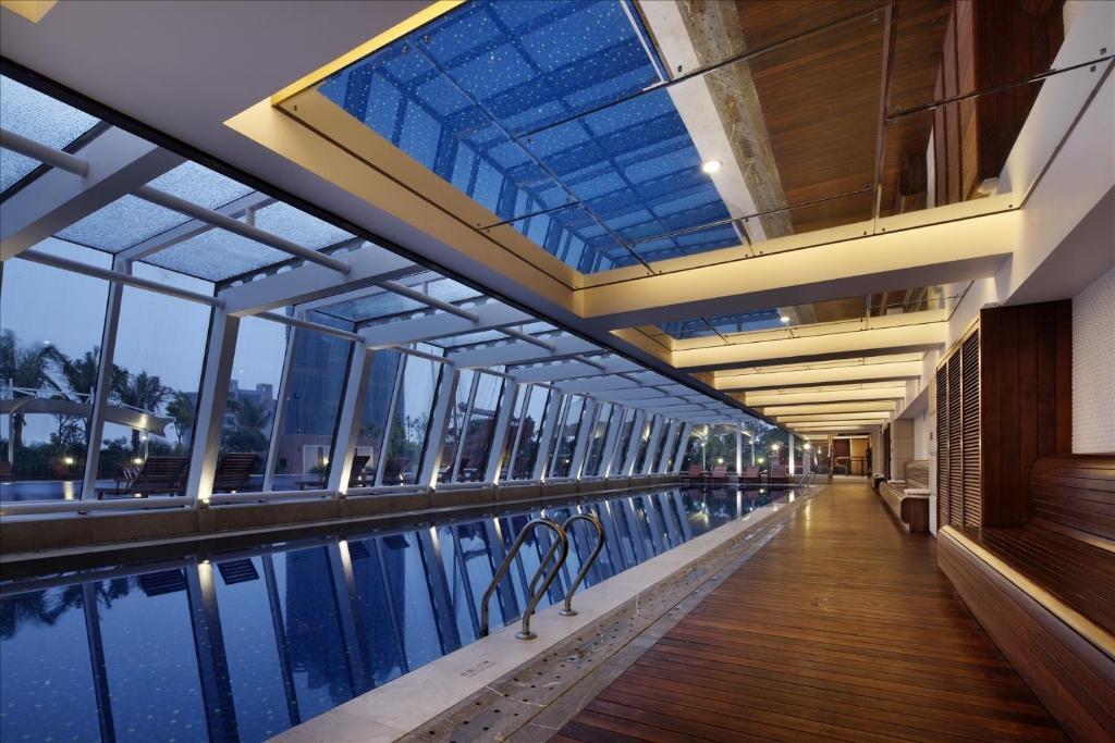 Sovereign Hotel Zhanjiang Dış mekan fotoğraf