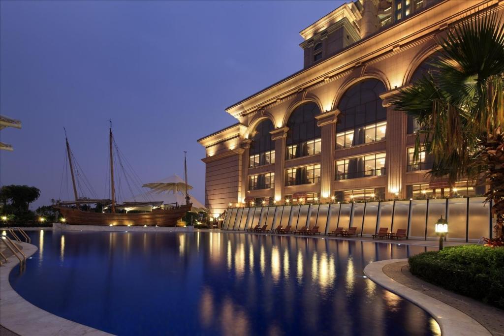 Sovereign Hotel Zhanjiang Dış mekan fotoğraf