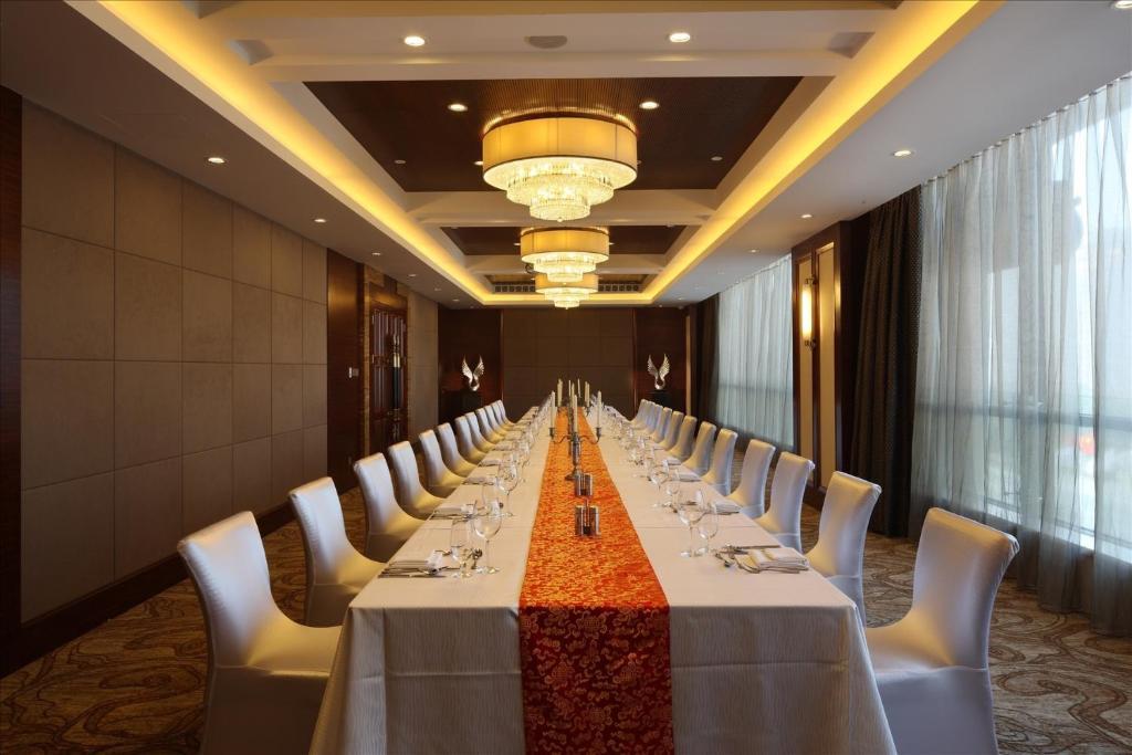Sovereign Hotel Zhanjiang Dış mekan fotoğraf